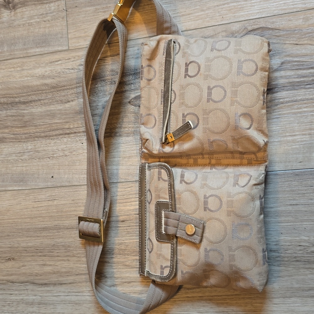 Salvatore Ferragamo Mancini Fanny Pack Belt Bag Unisex 2 Tone Tan Color - Picture 2 of 8